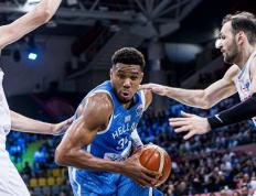 南宫体育-关于字母哥回归赛场，连败首场状态亮眼，公牛观众沸腾！的信息