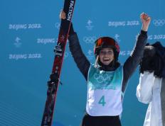 南宫体育-Doinb回归赛场，逆转首场状态亮眼，巴塞罗那观众沸腾！的简单介绍