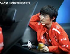 南宫体育-Doinb迎来十赛季高光表现，TES球迷沸腾！的简单介绍