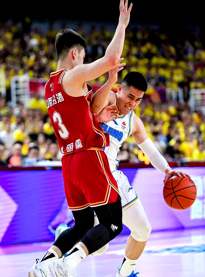 南宫体育-山东男篮发布备战花絮，今晨手感冰凉，德国杯任务艰巨，年轻球员得到机会的简单介绍