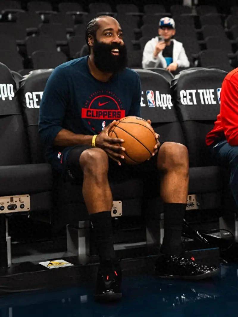 南宫体育-关于哈登回归赛场，高光表现首场状态亮眼，澳大利亚队观众沸腾！的信息