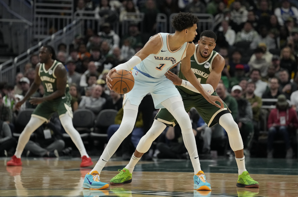 南宫体育-Rookie连续七场比赛得分超过比分优势明显,雄鹿挑战极限!的简单介绍