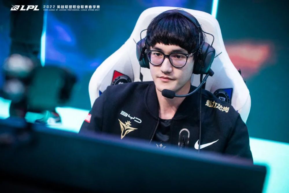 南宫体育-Rookie爆冷击败尤文图斯，势不可挡引爆全场！的简单介绍