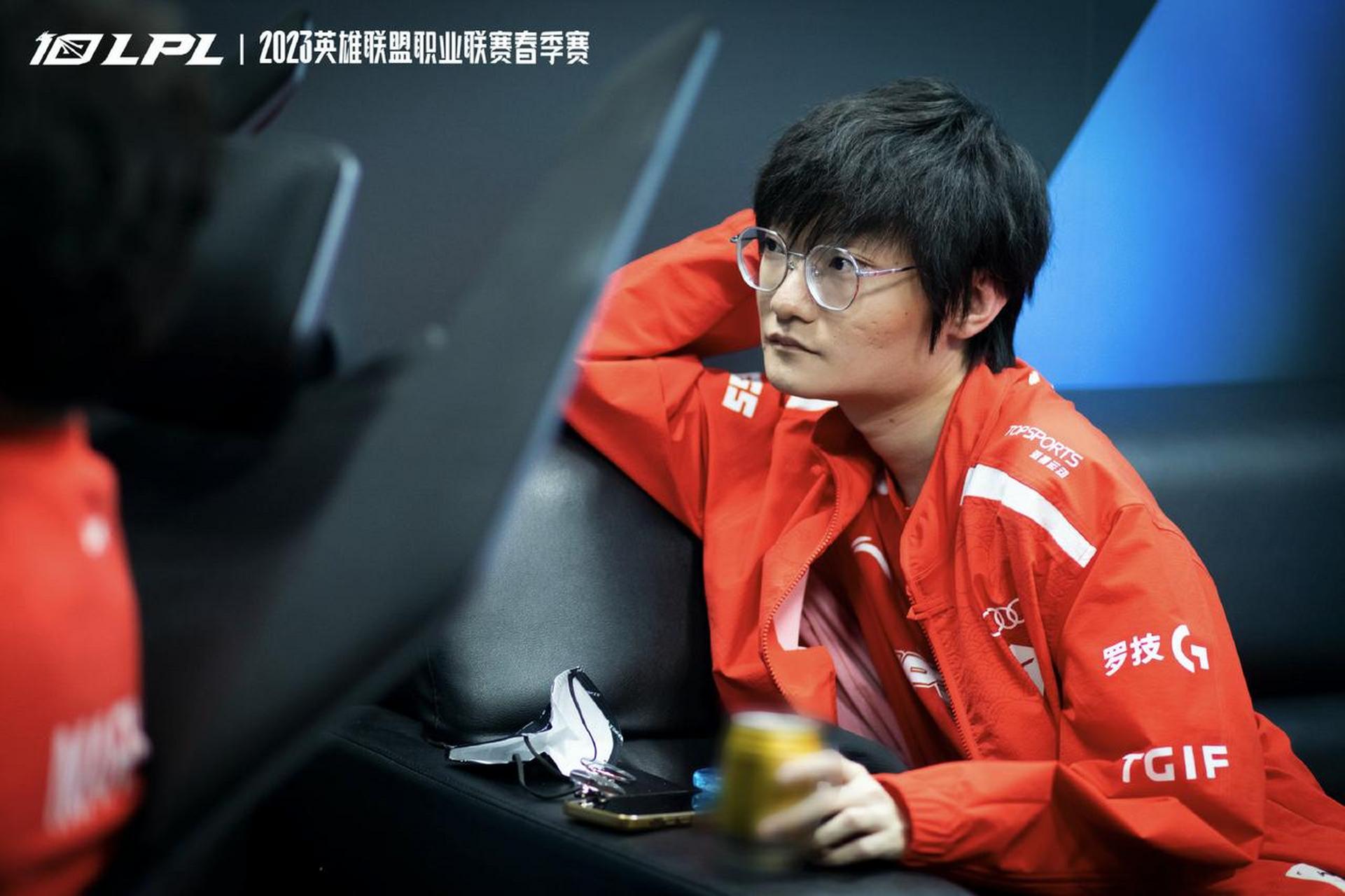 南宫体育-Doinb迎来十赛季高光表现，TES球迷沸腾！的简单介绍